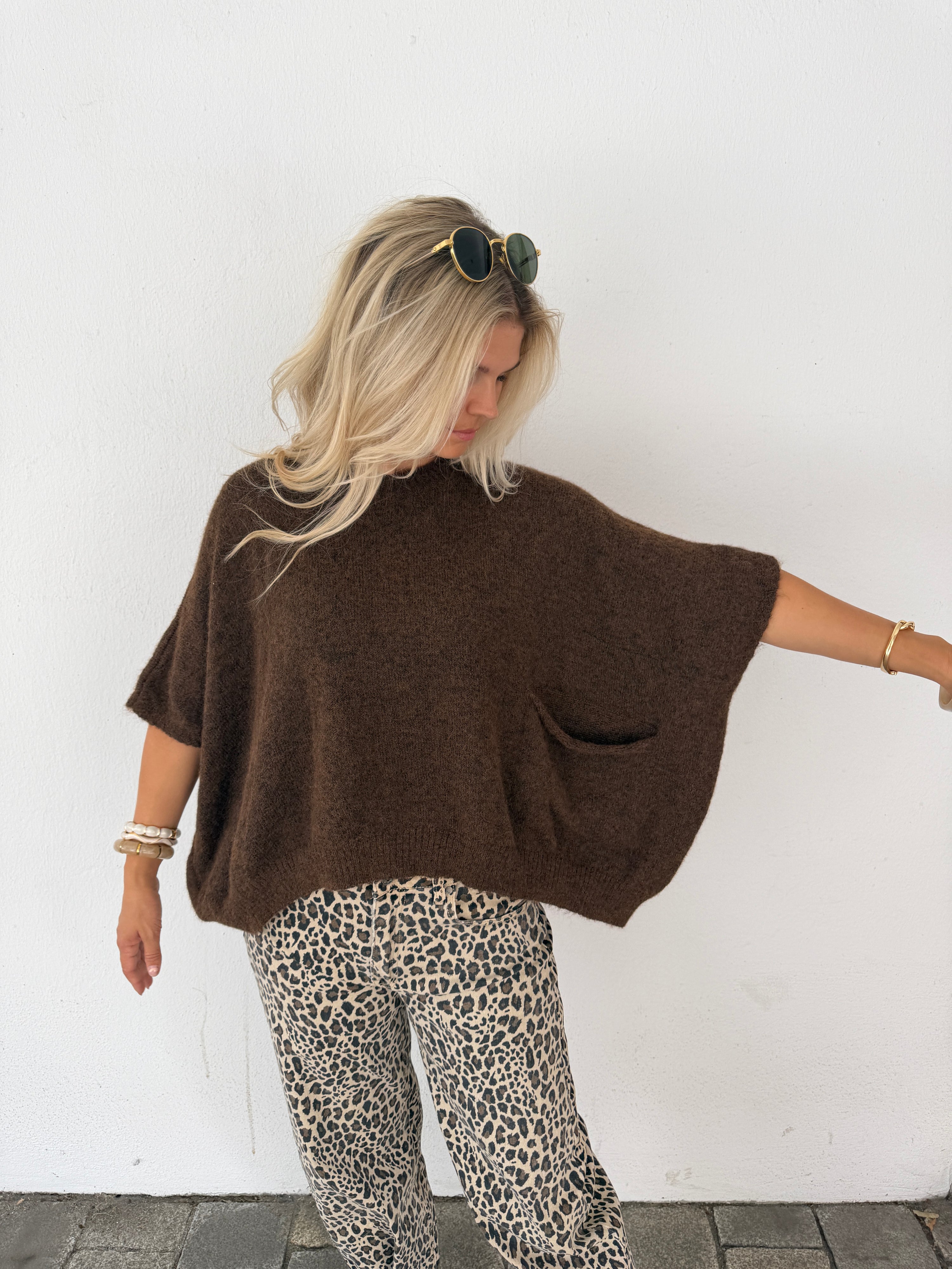 Pullover in Schokobraun mit großer Tasche ( Kurzarm )