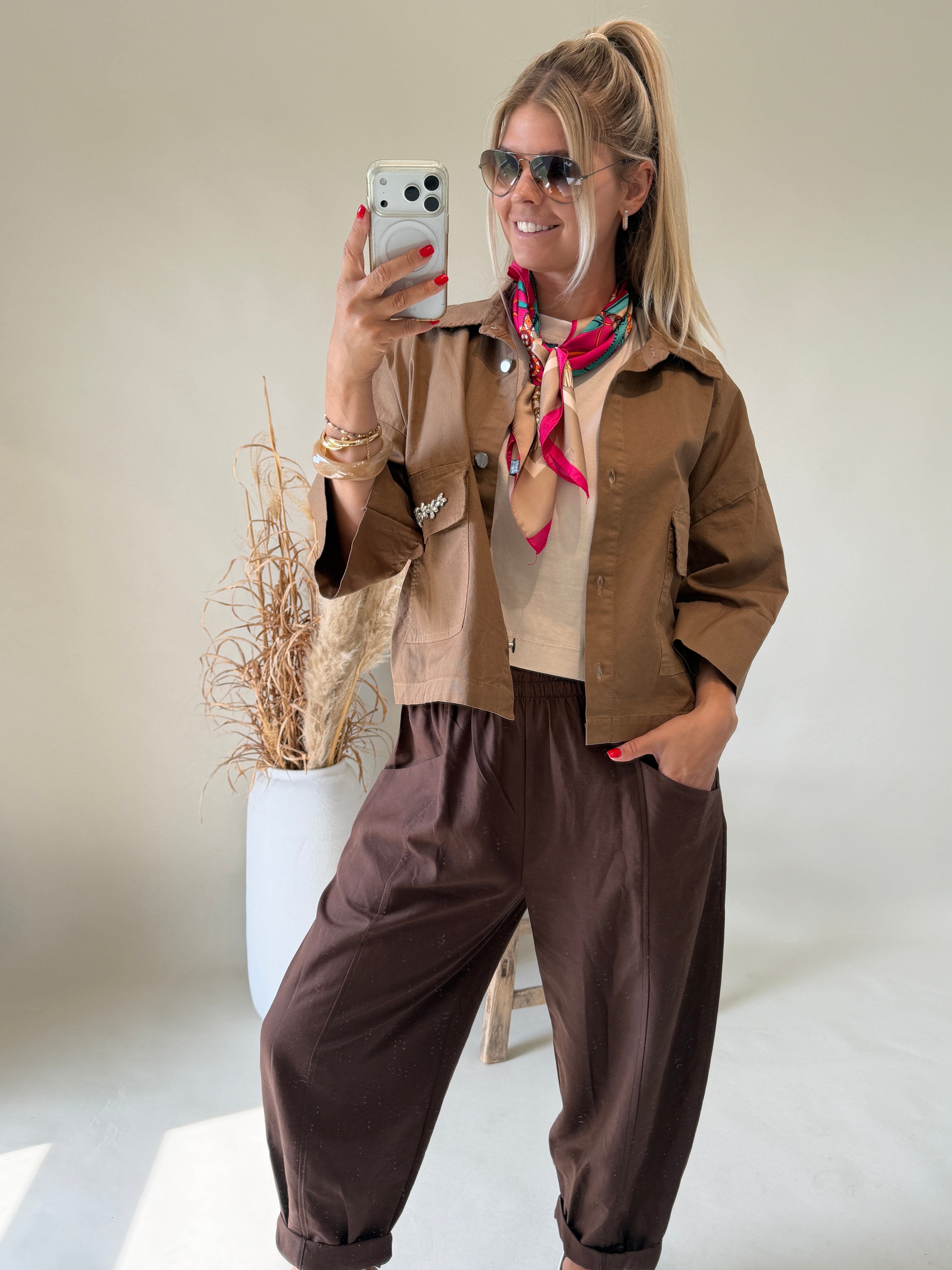 Jacke in Zimt mit großen Taschen vorne