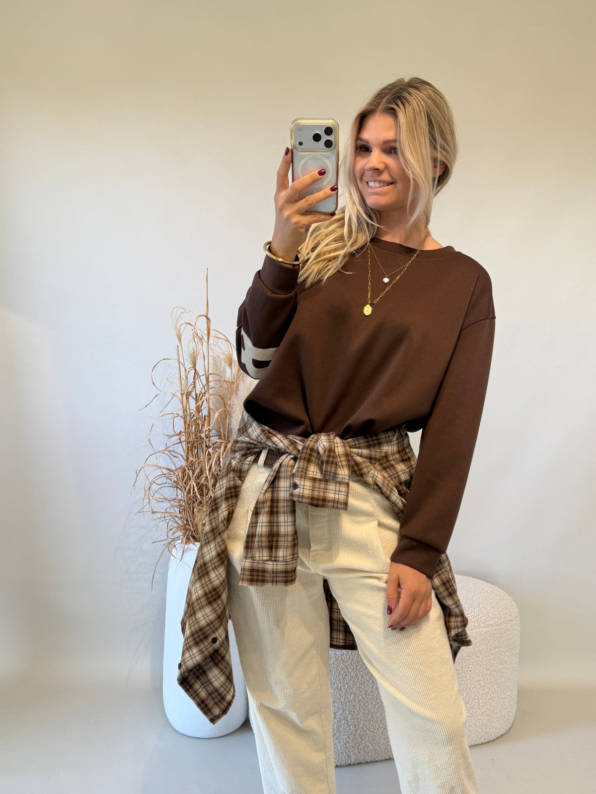 Sweatshirt in Schokobraun mit Aufdruck  hinten