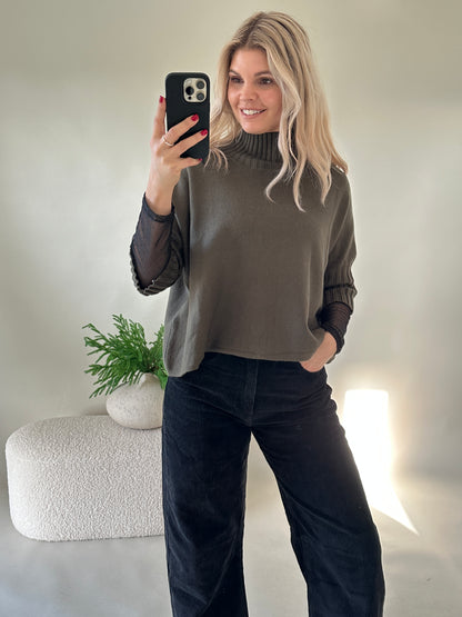 Pullover in Olivgrün (Kurzarm)