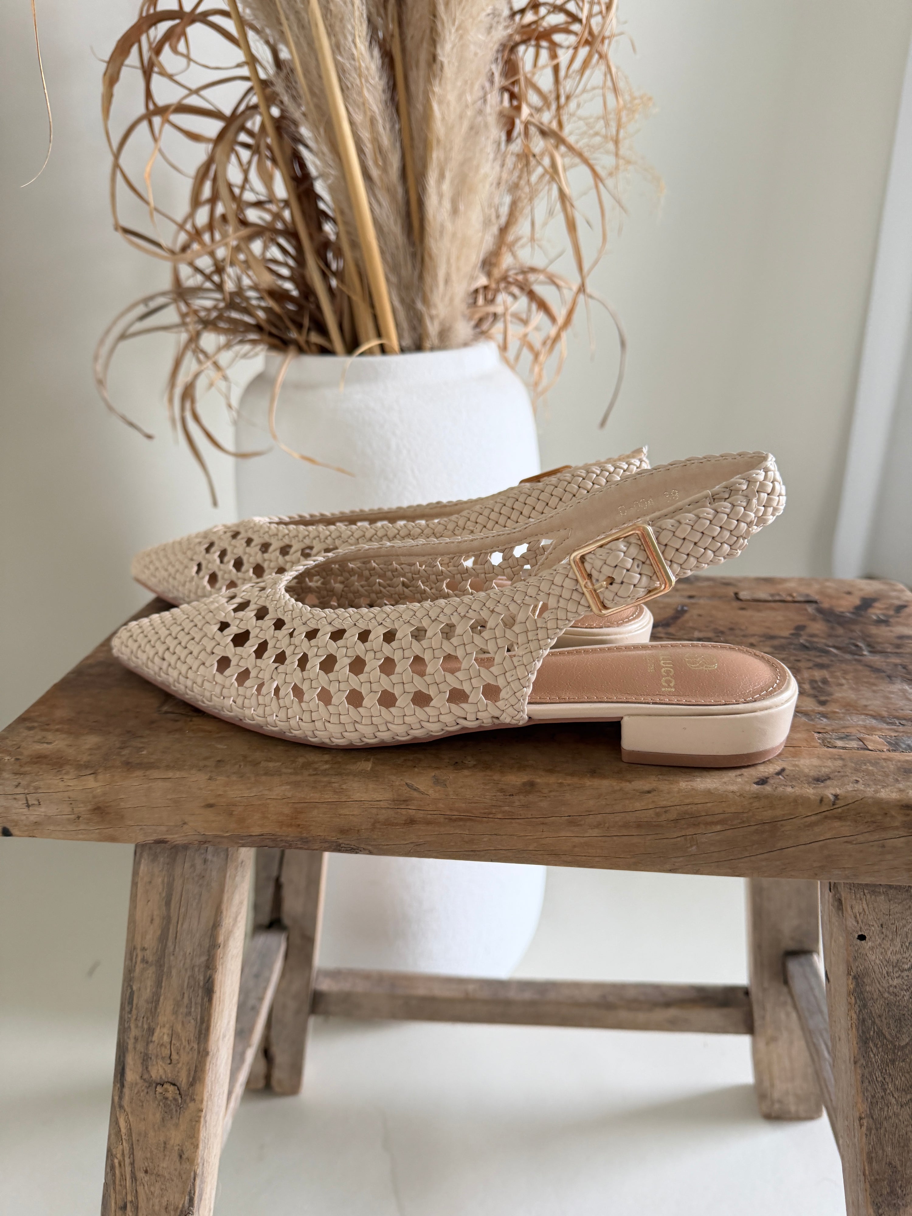 Sandalen in Beige ( Spitz )