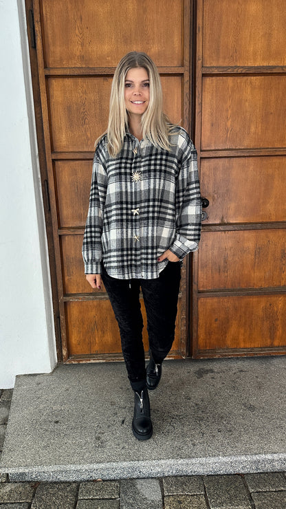 Bluse in Schwarz/Wollweiß (Karo) mit goldenen Spangen sind abnehmbar