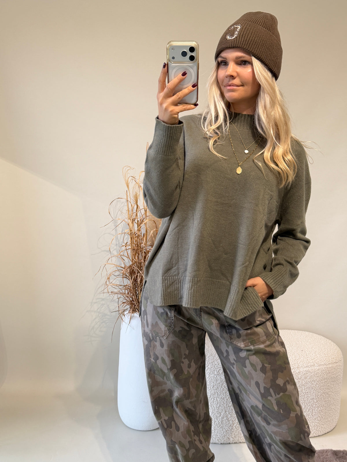 Pullover in Olivgrün ( Mit Schlitz an der Seite )