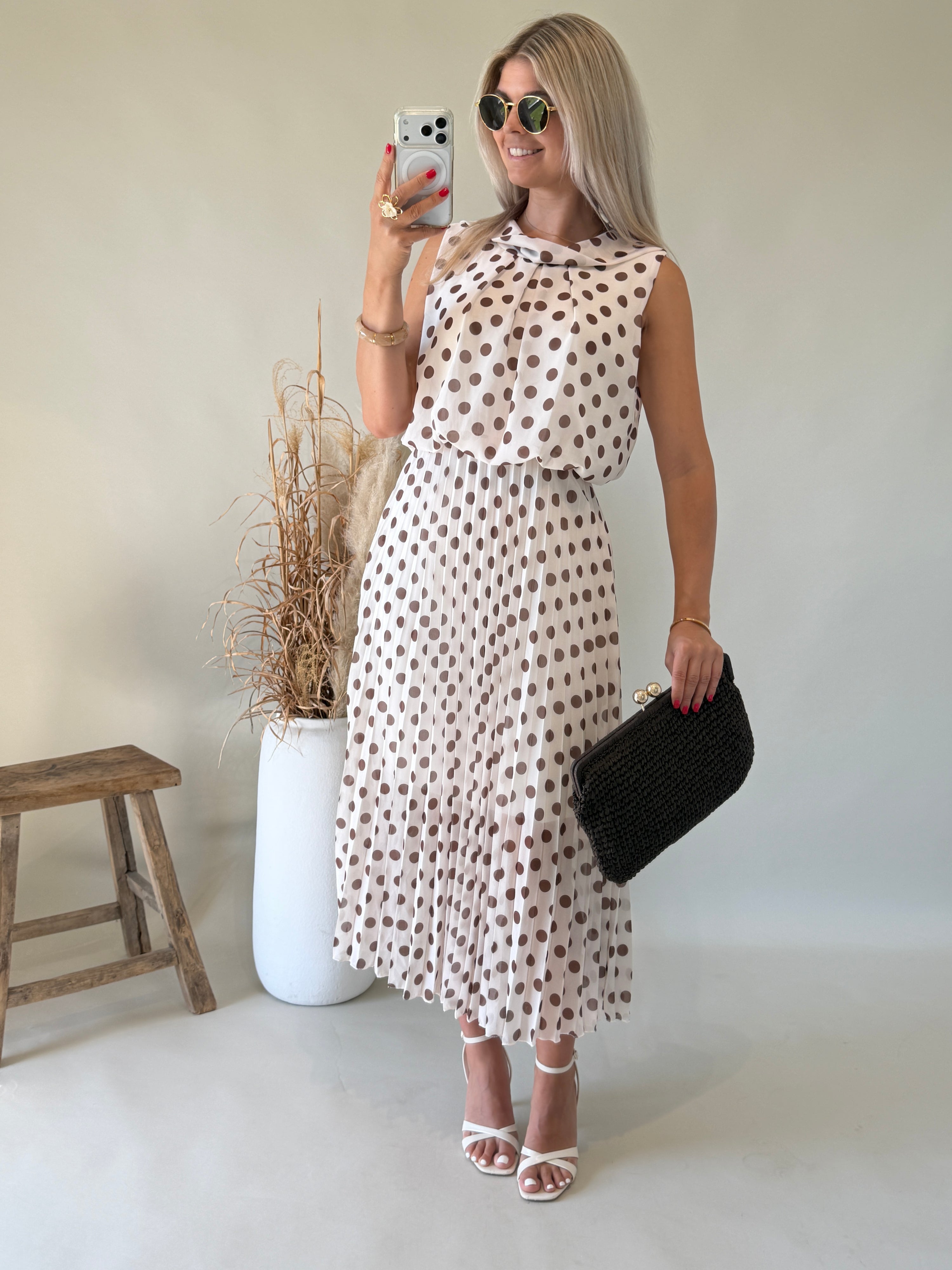 Kleid in Creme mit Schokobraunen  Punkten