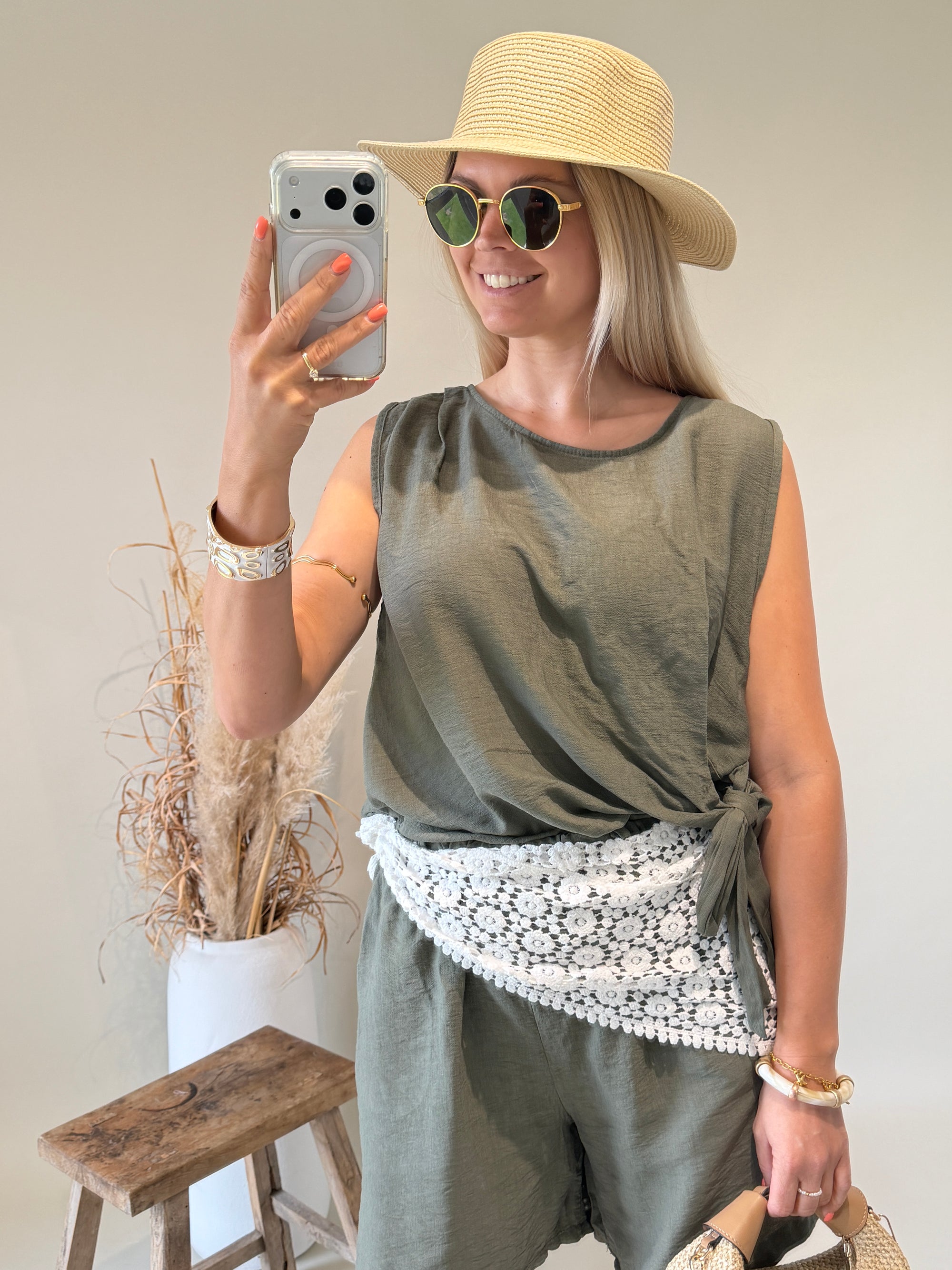 Bluse in Olivgrün ( Ärmellos ) in Wickeloptik