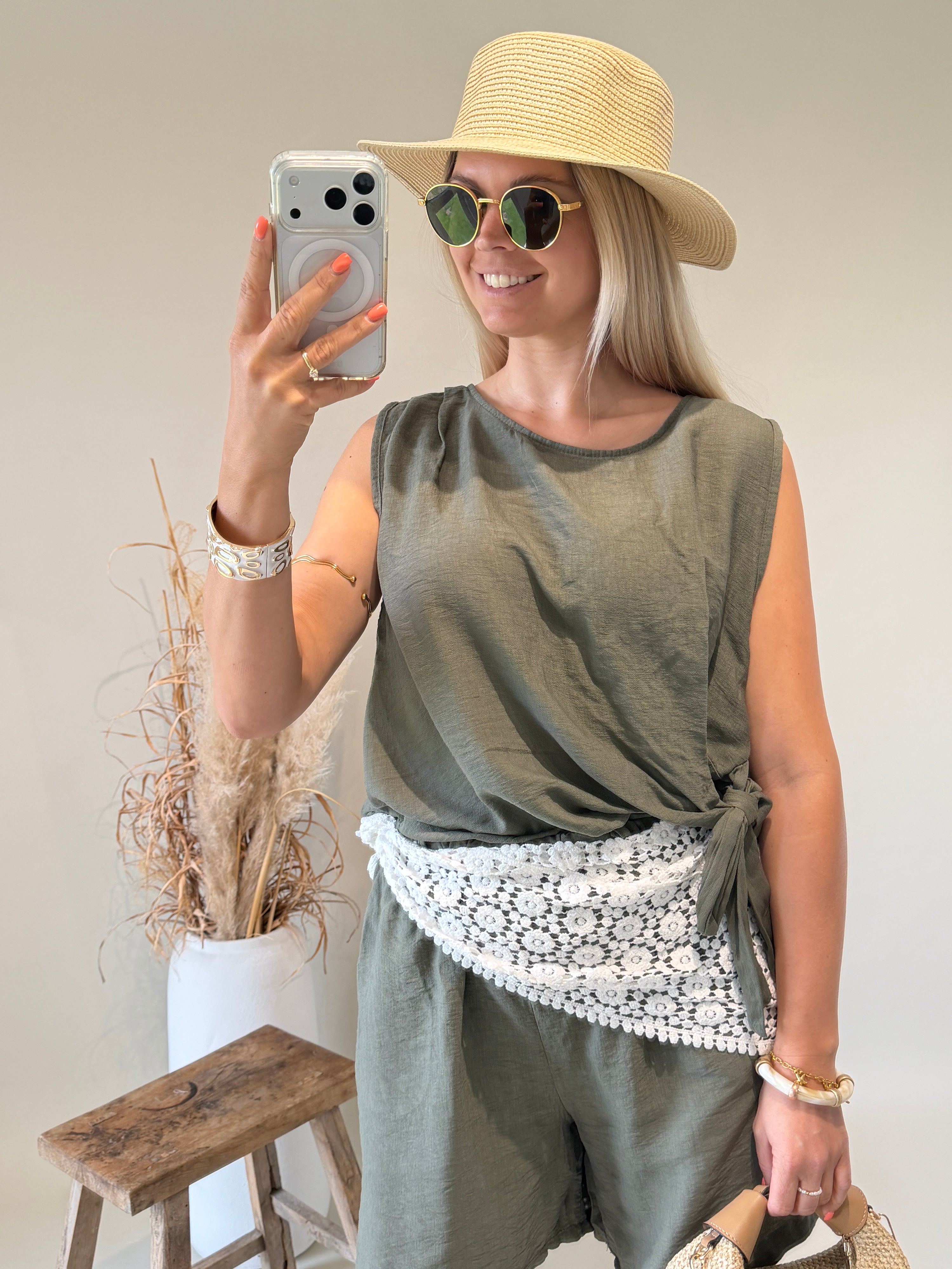 Bluse in Olivgrün ( Ärmellos ) in Wickeloptik