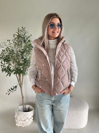 Steppweste in Beige ärmelos mit Kapuze und Perlen vorne
