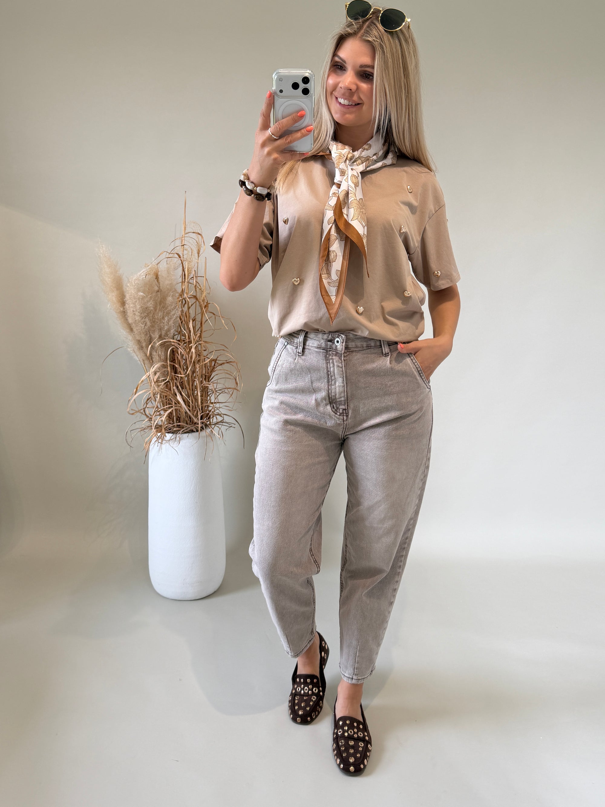 T - Shirt in Zimt mit goldene Herzen