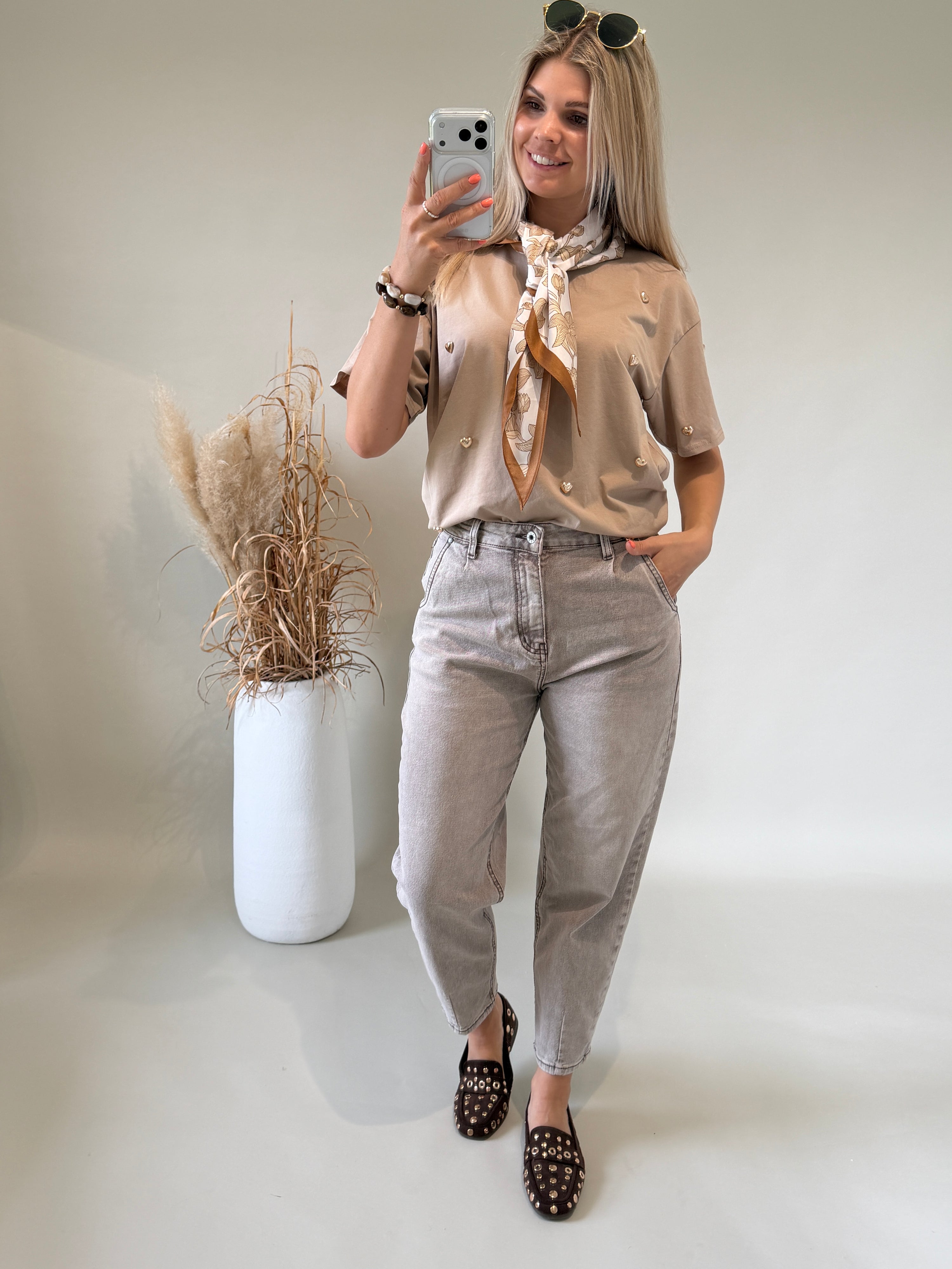 T - Shirt in Zimt mit goldene Herzen