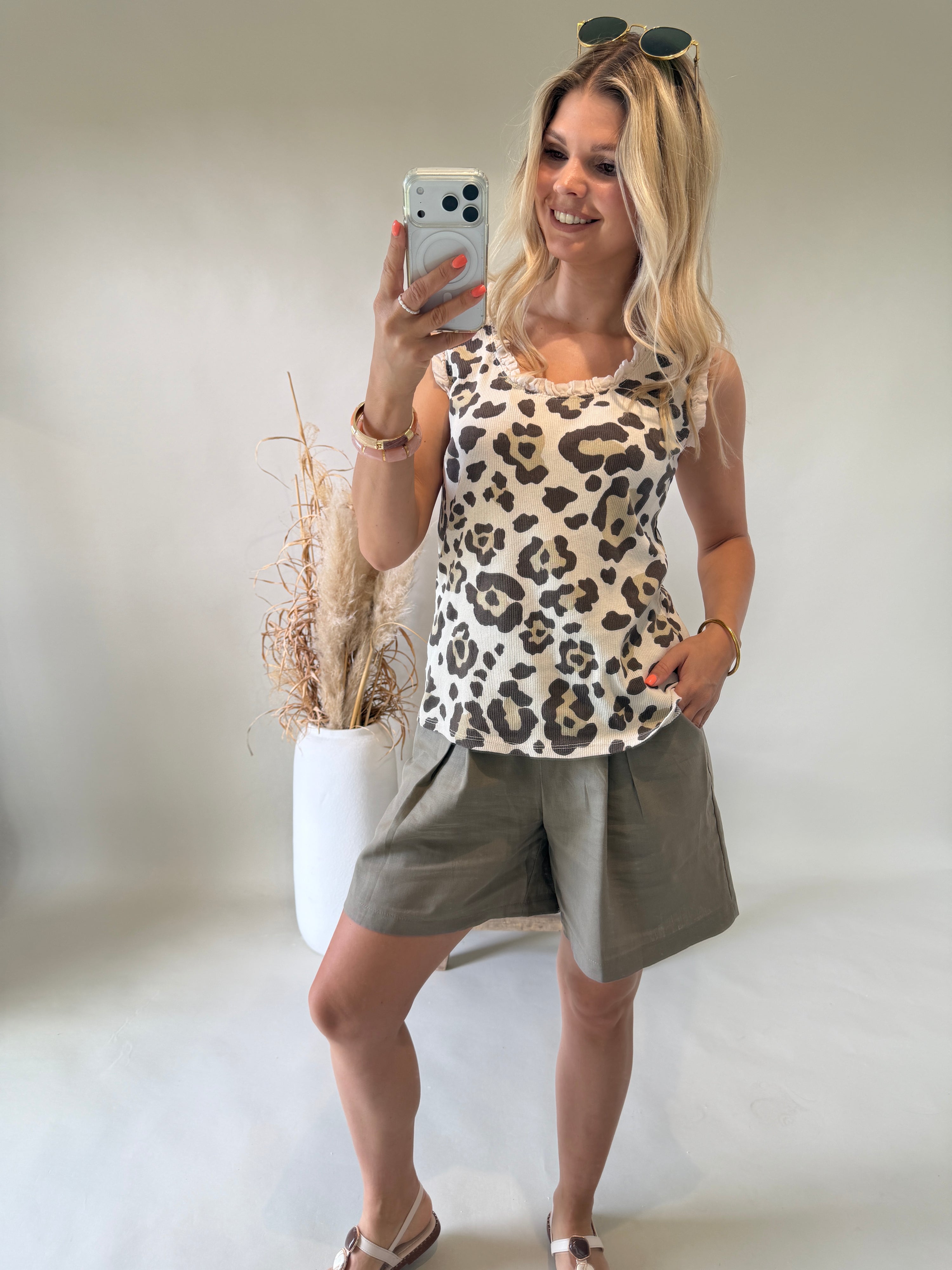 Top in Schokobraun / Beige mit Leo - Muster