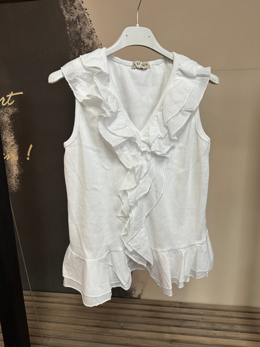 Top in Weiß mit Rüschen