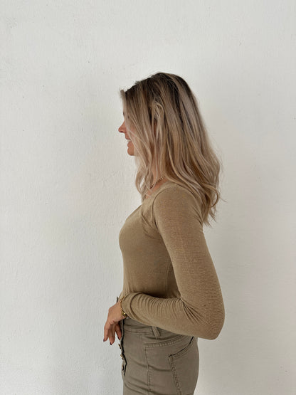 Shirt in Zimt mit feinen Glitzerstreifen