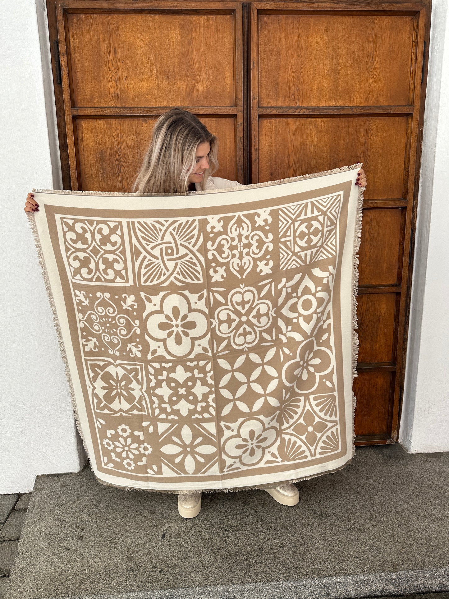 schal in zimt/wollweiß