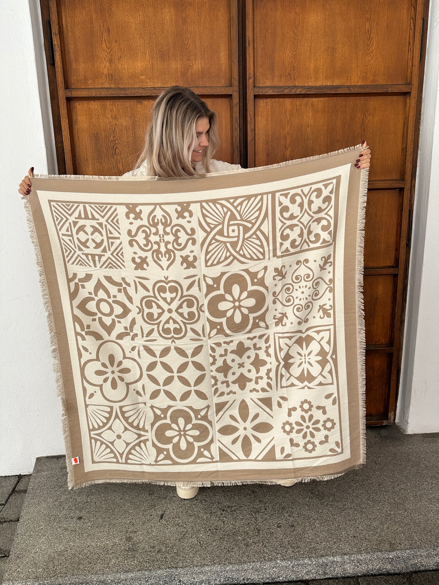 schal in zimt/wollweiß