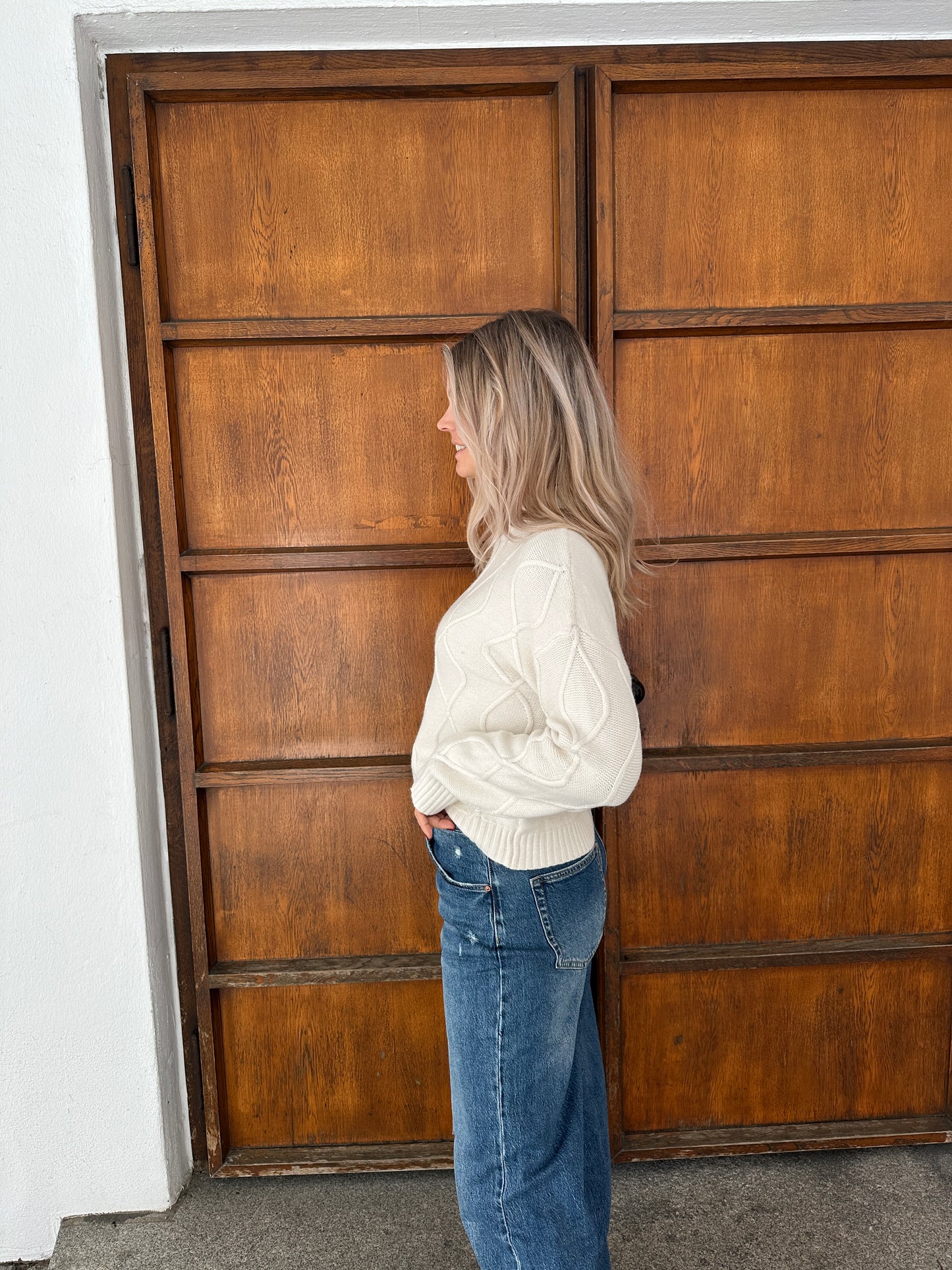 pullover in wollweiß mit rautenmuster und stehkragen