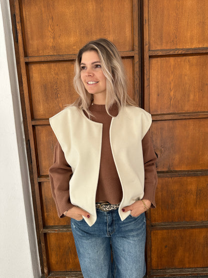 Pullover in Zimt mit Waffelmuster am Bund und Ärmel