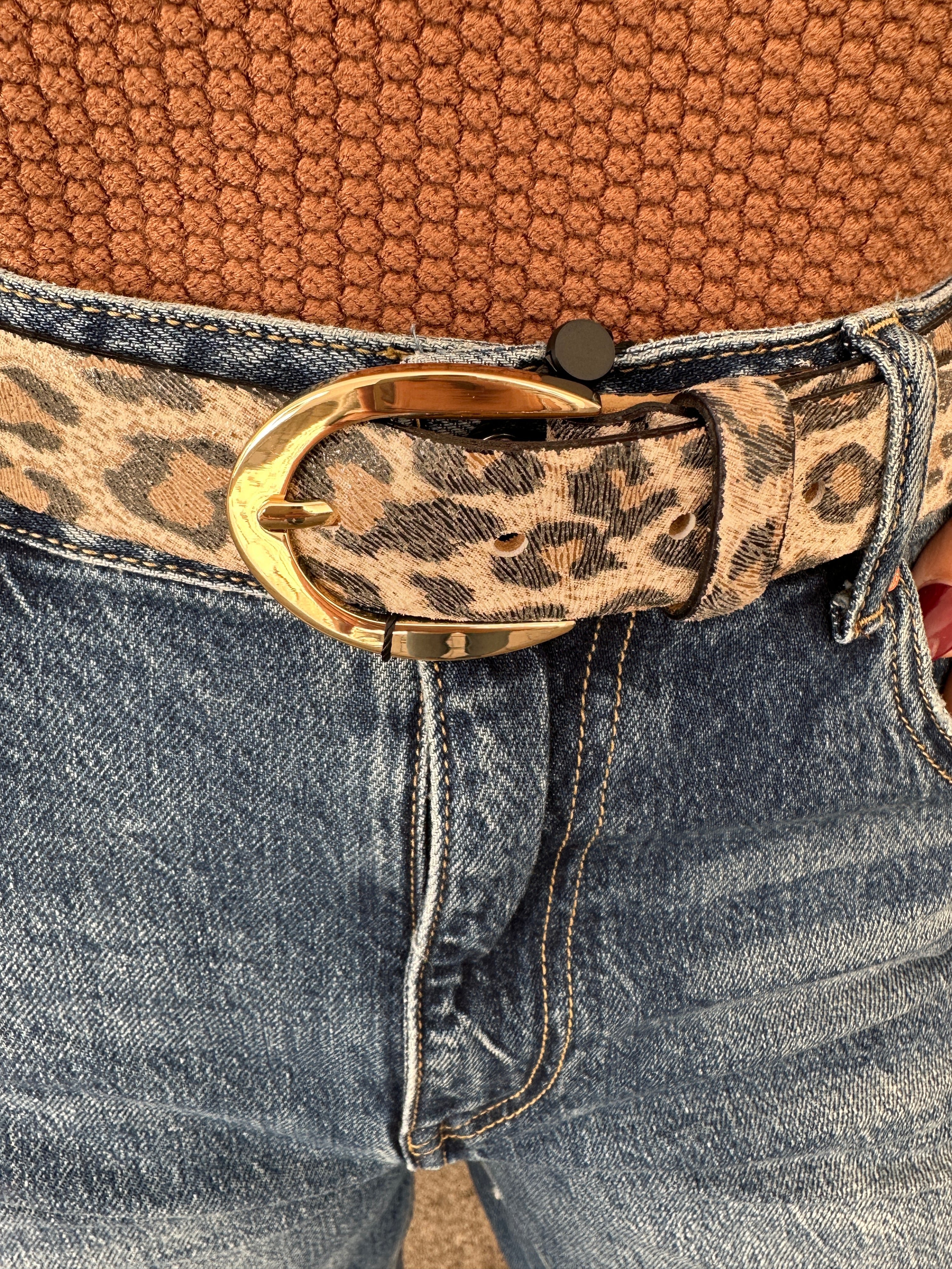 Gürtel in Leo mit goldener Schnalle