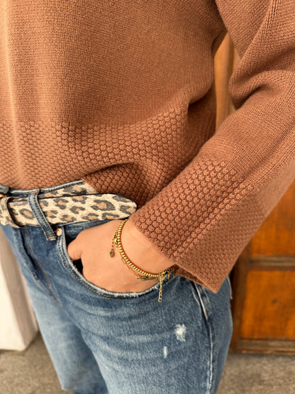 Pullover in Zimt mit Waffelmuster am Bund und Ärmel