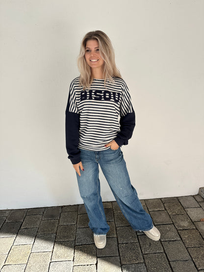 Pullover gestreift in Dunkelblau und Wollweiß mit Aufdruck BISOU