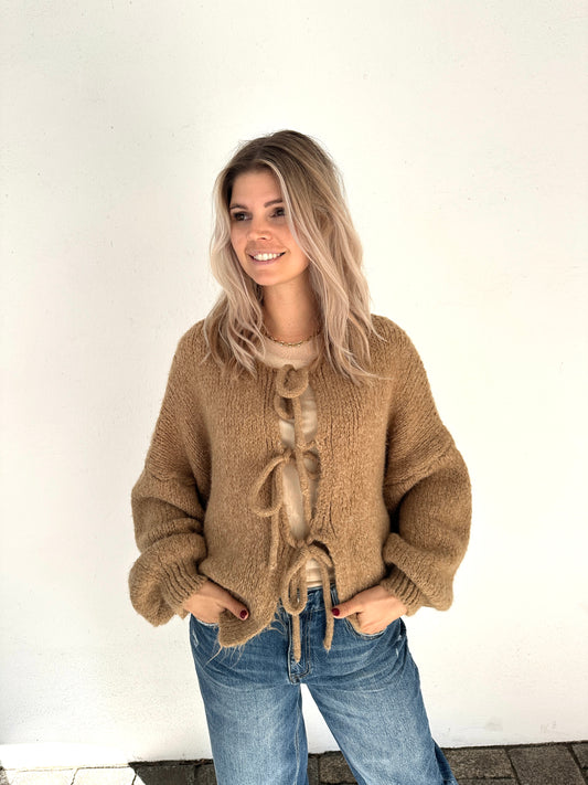 Strickjacke in Zimt vorne zum binden