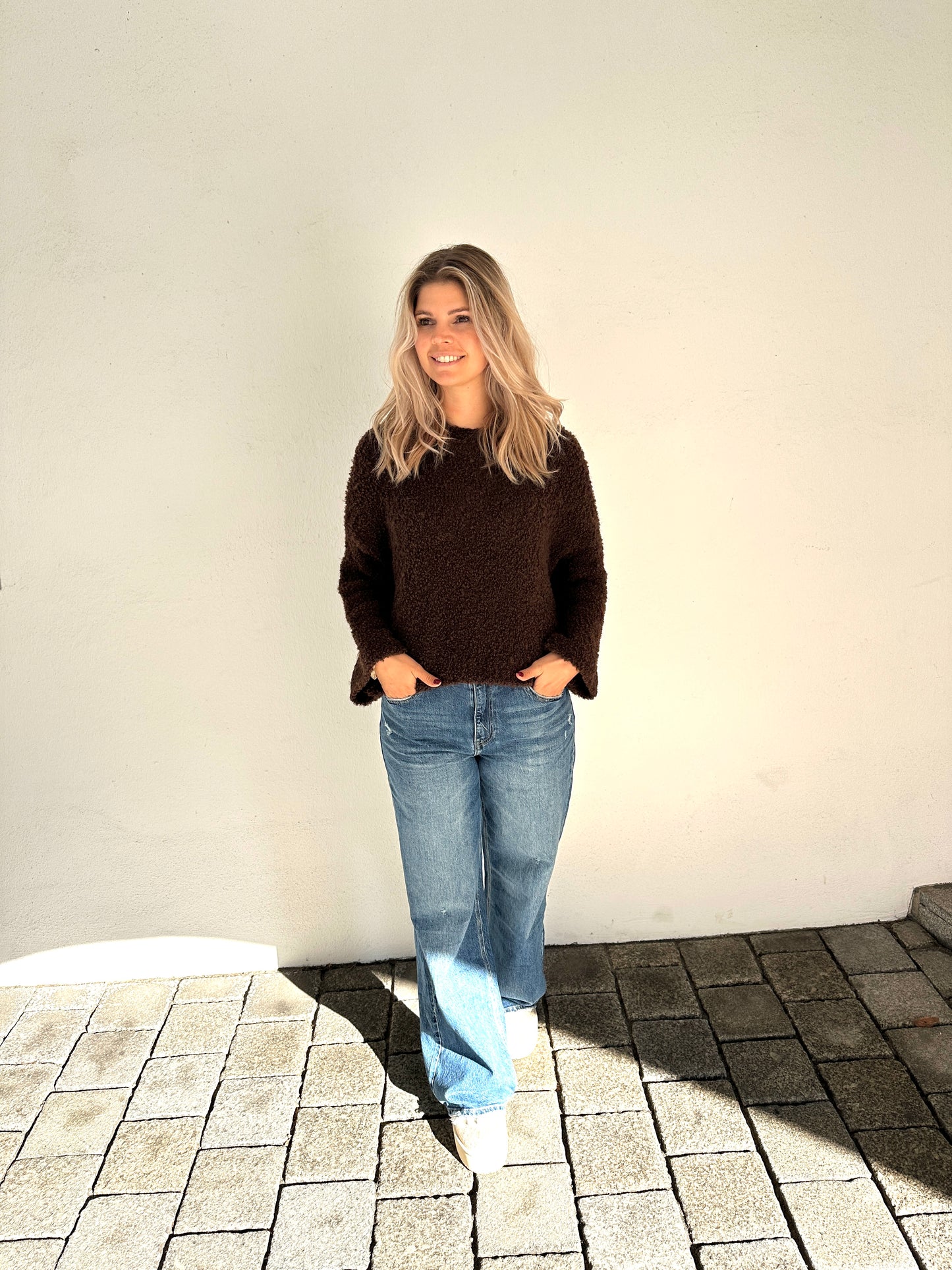 pullover in schokobraun mit kapuze