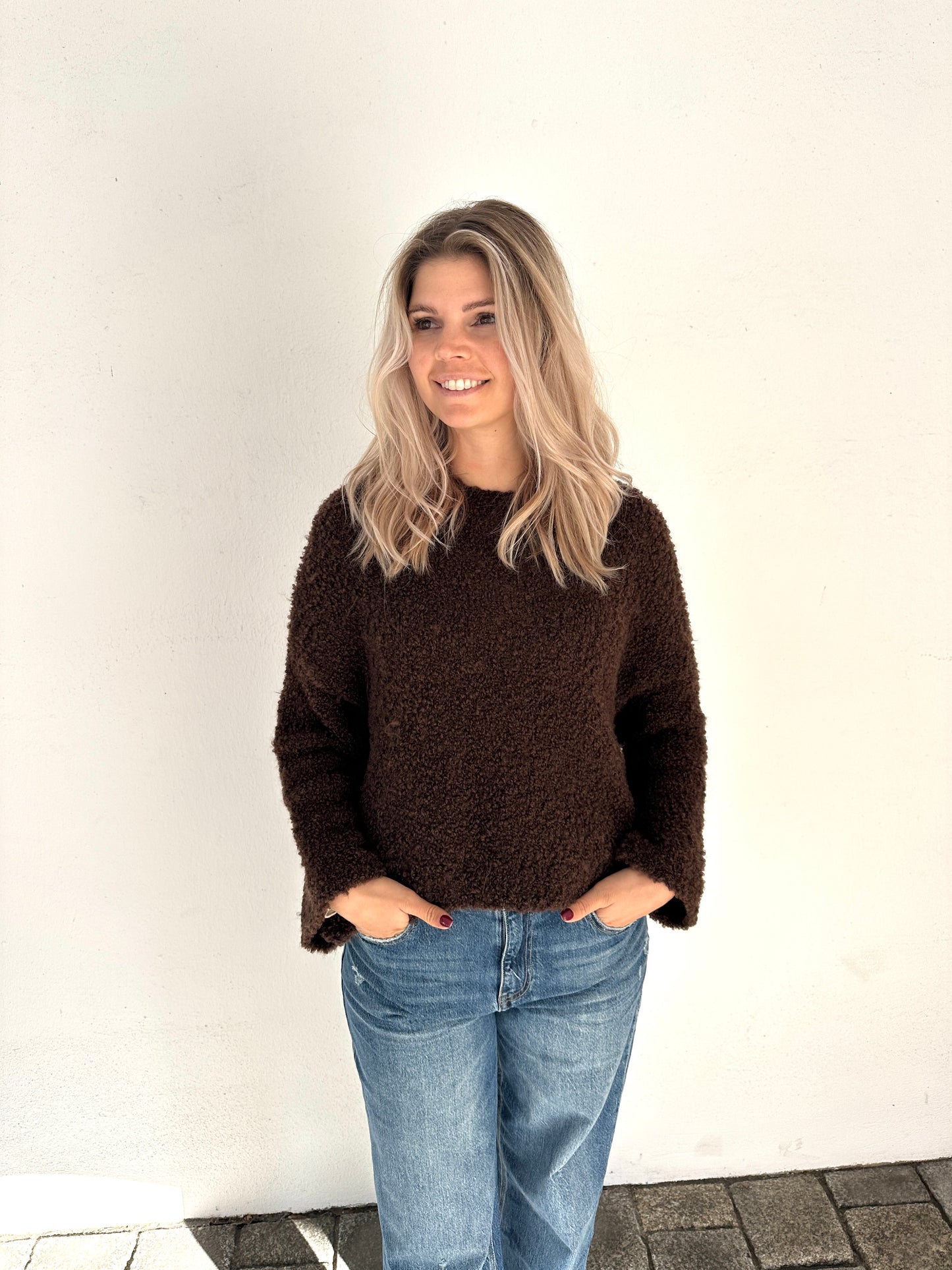 pullover in schokobraun mit kapuze