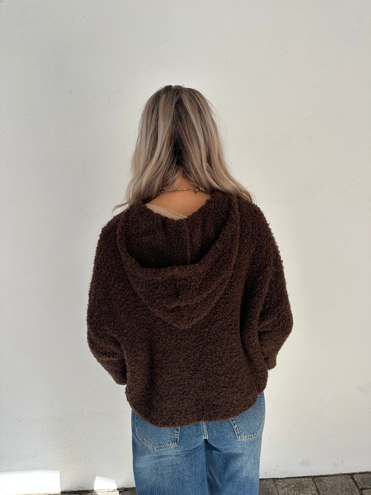 pullover in schokobraun mit kapuze