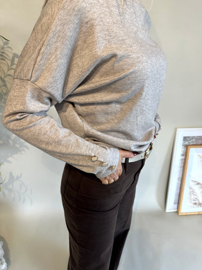 Pullover in Nussbraun mit Knöpfe am Arm