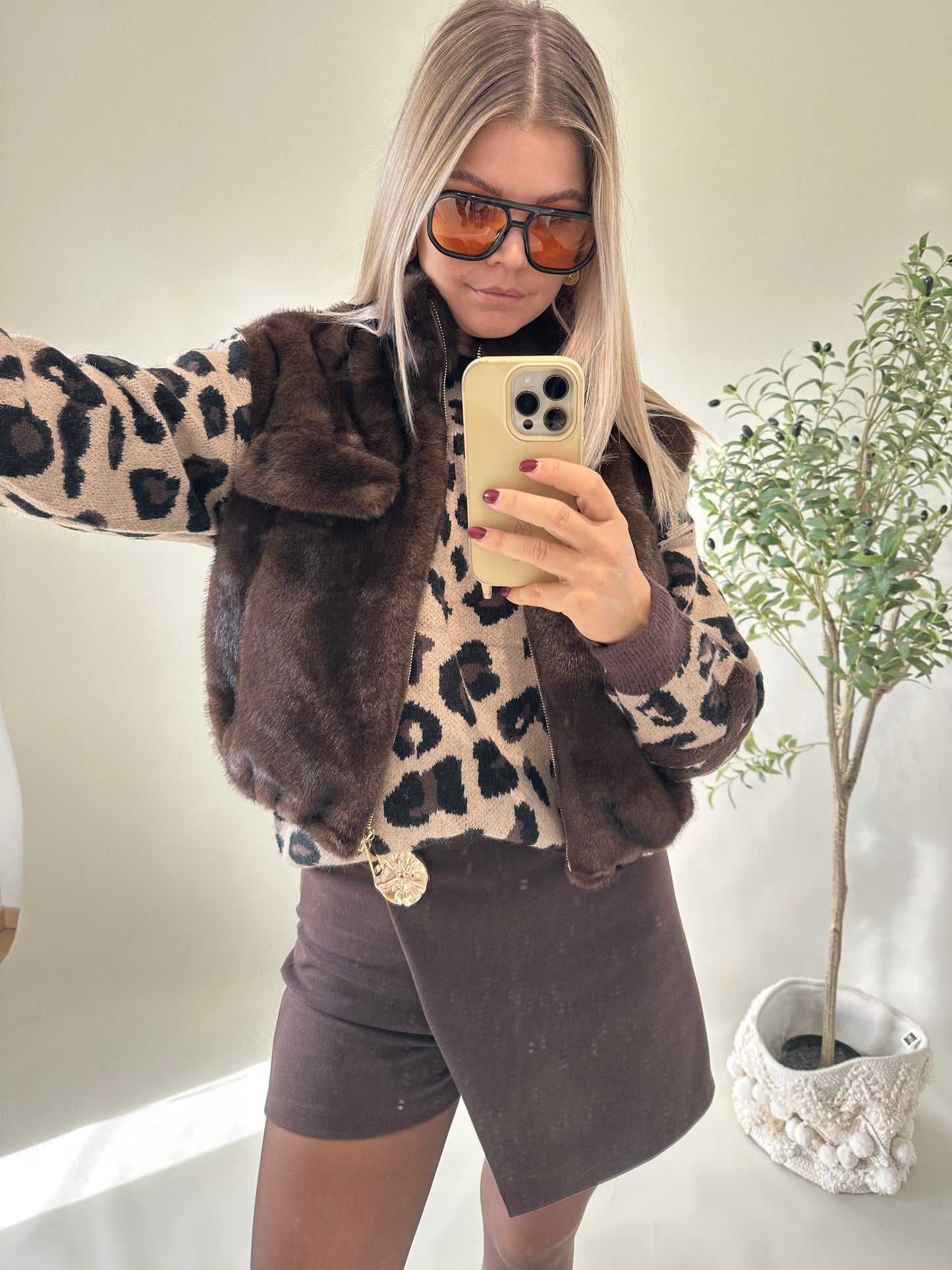 pullover in leo (schokobraun/ beige) mit rückenaufdruck new york