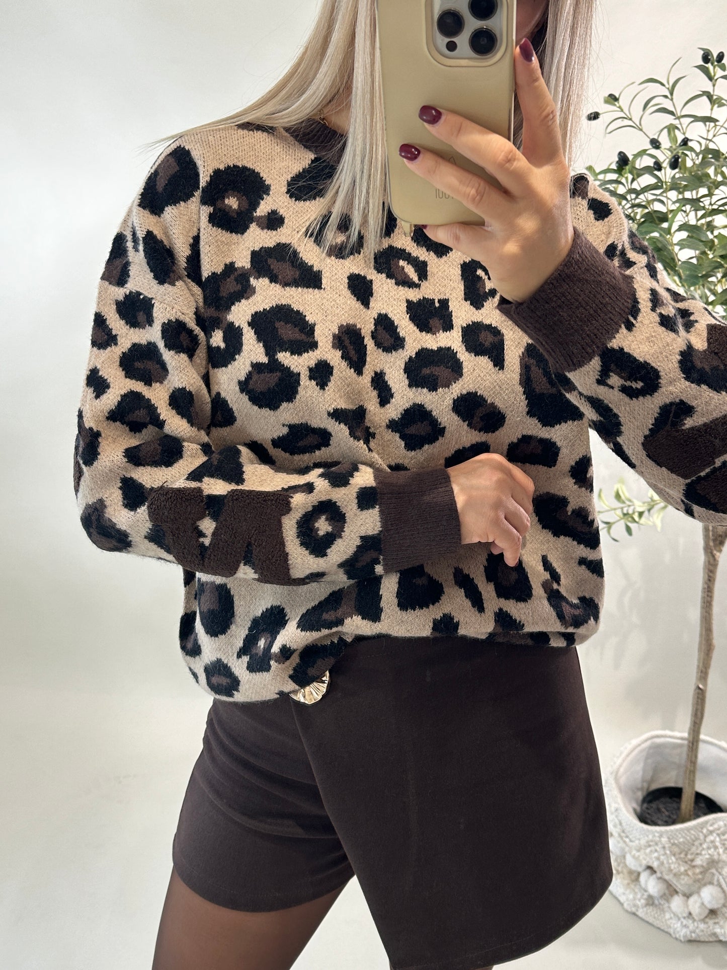 pullover in leo (schokobraun/ beige) mit rückenaufdruck new york