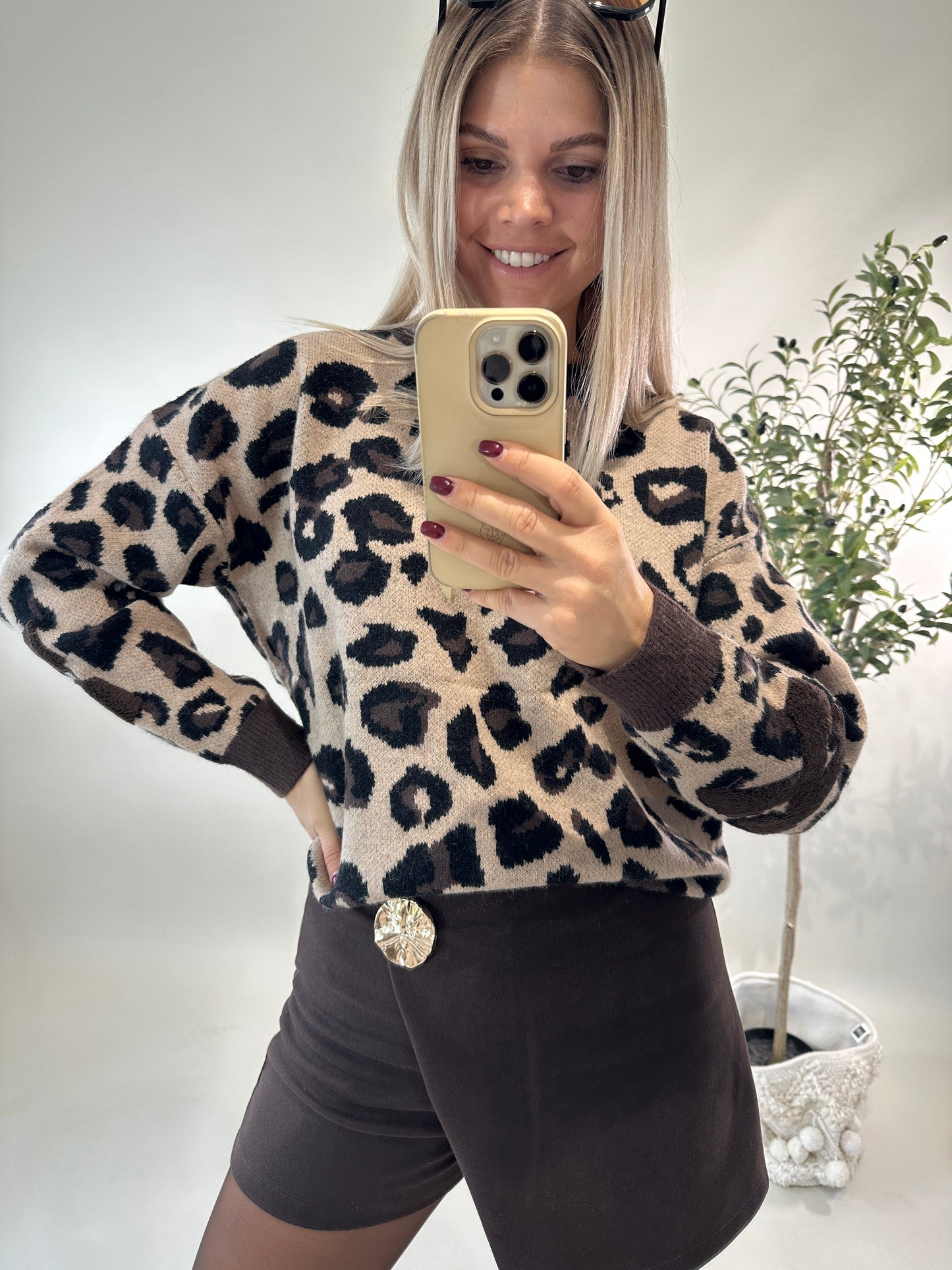 pullover in leo (schokobraun/ beige) mit rückenaufdruck new york