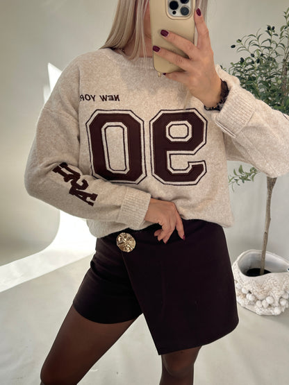 Pullover in Beige mit Aufschrift in Schokobraun ( NEW YORK 90)