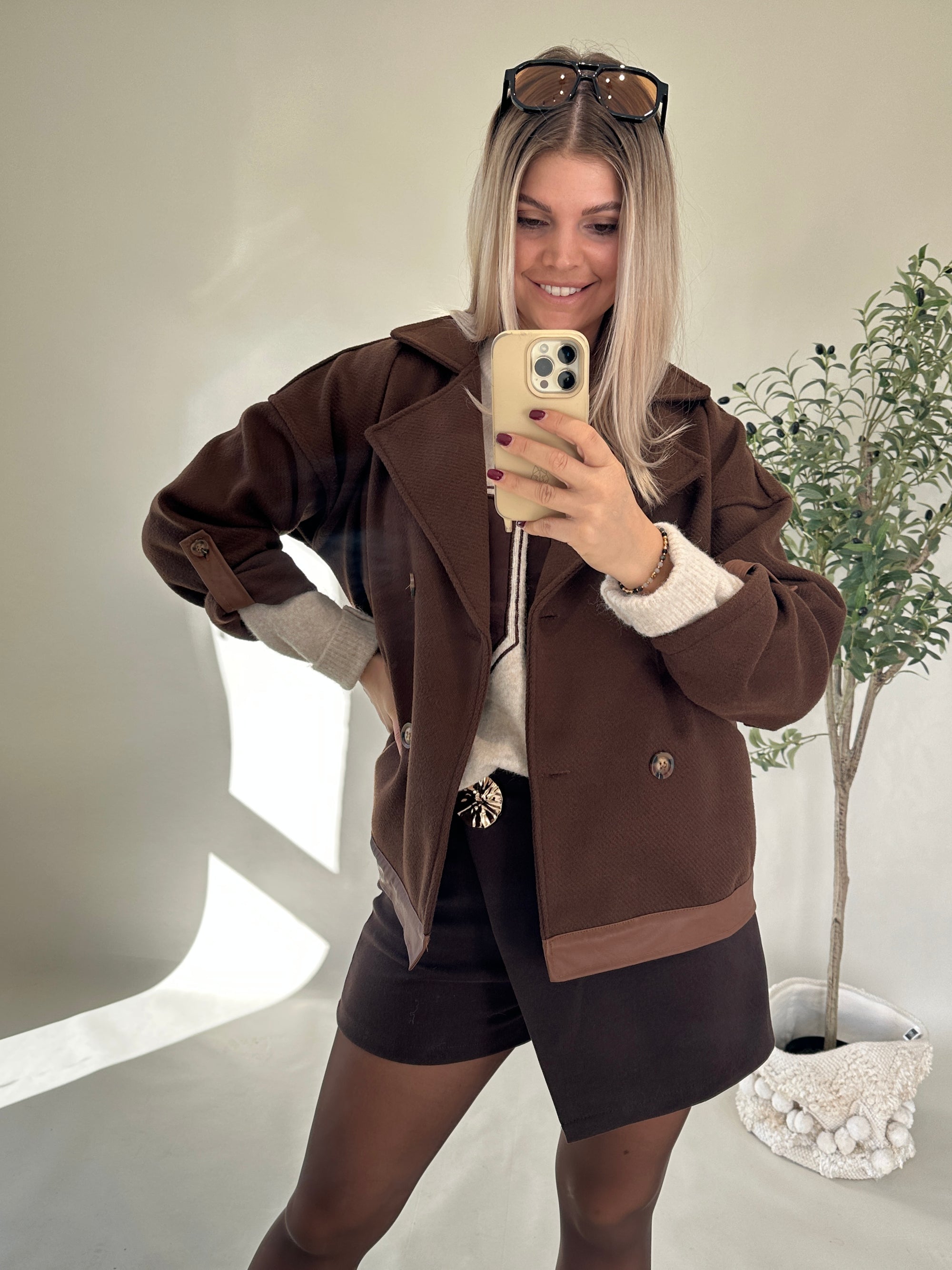 Jacke in Schokobraun mit Ledereinsatz in Zimt