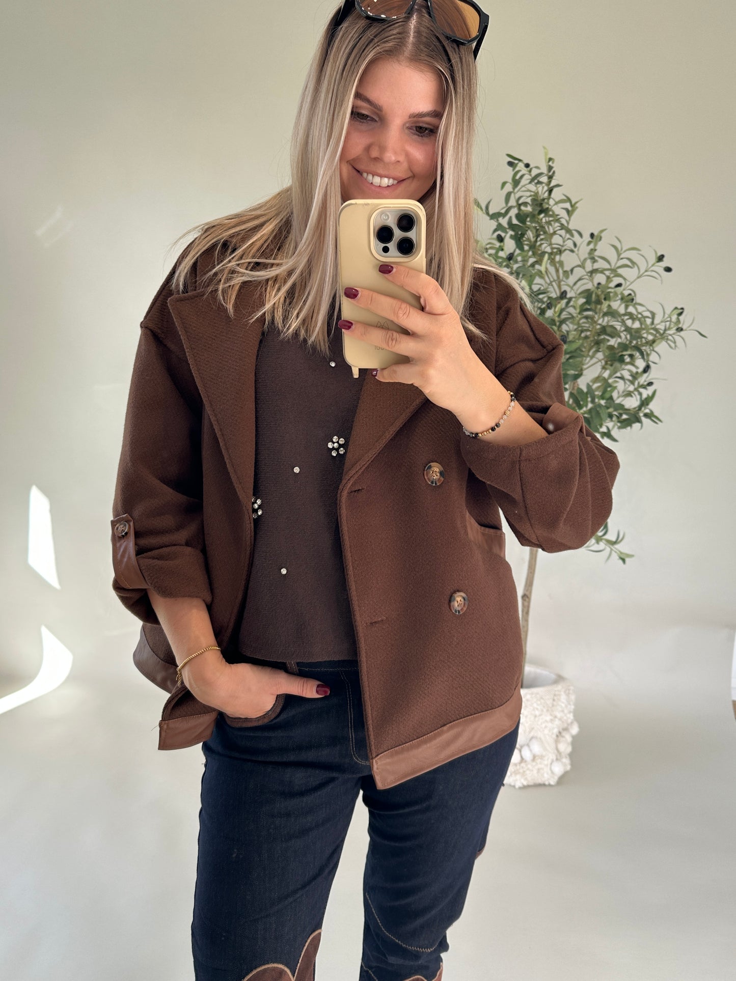 pullover in schokobraun mit glitzersteine vorne (kurzarm)