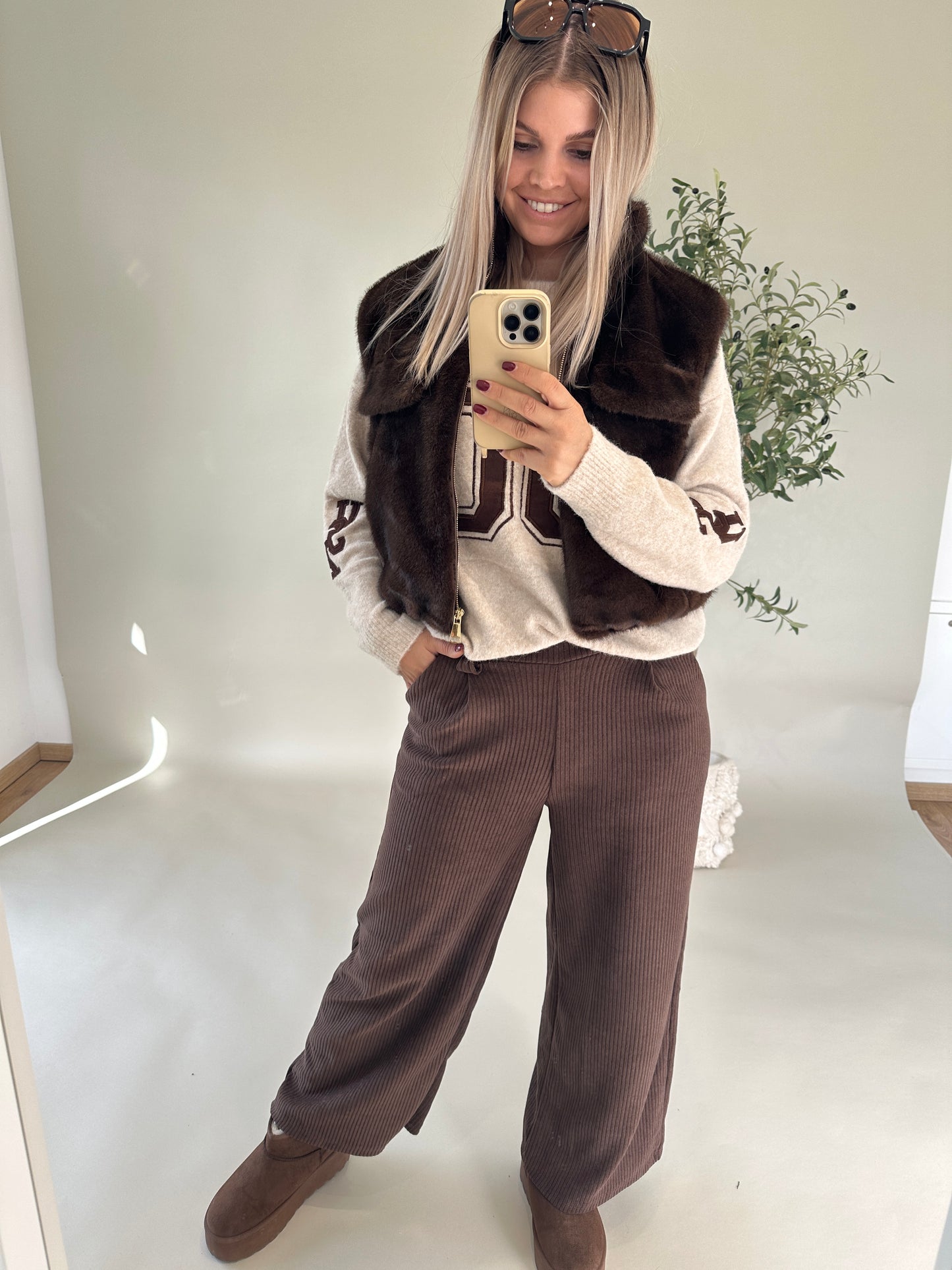 hose mit weitem bein in schokobraun(cord) mit gürtel