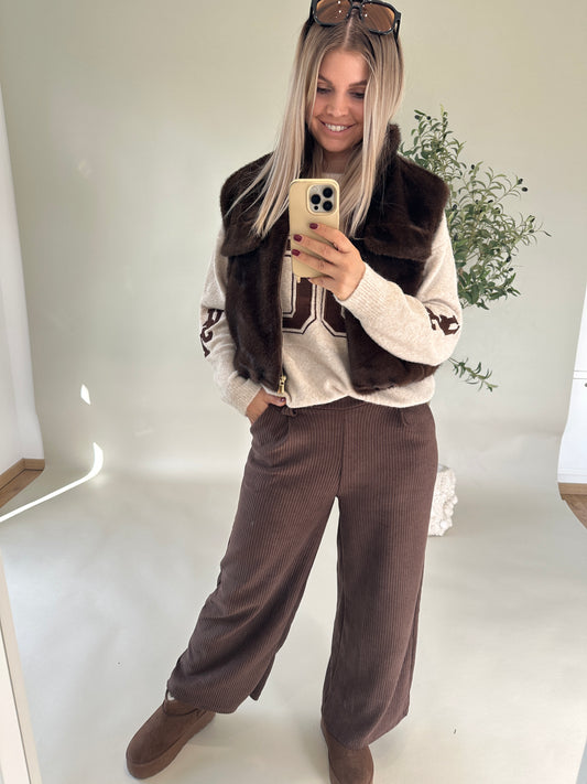Hose mit weitem Bein in Schokobraun(Cord) mit Gürtel