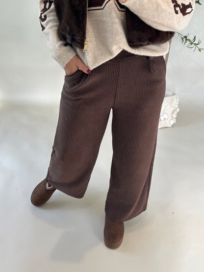 Hose mit weitem Bein in Schokobraun(Cord) mit Gürtel