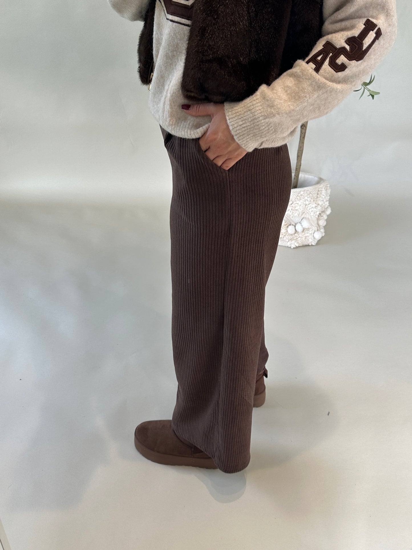 hose mit weitem bein in schokobraun(cord) mit gürtel