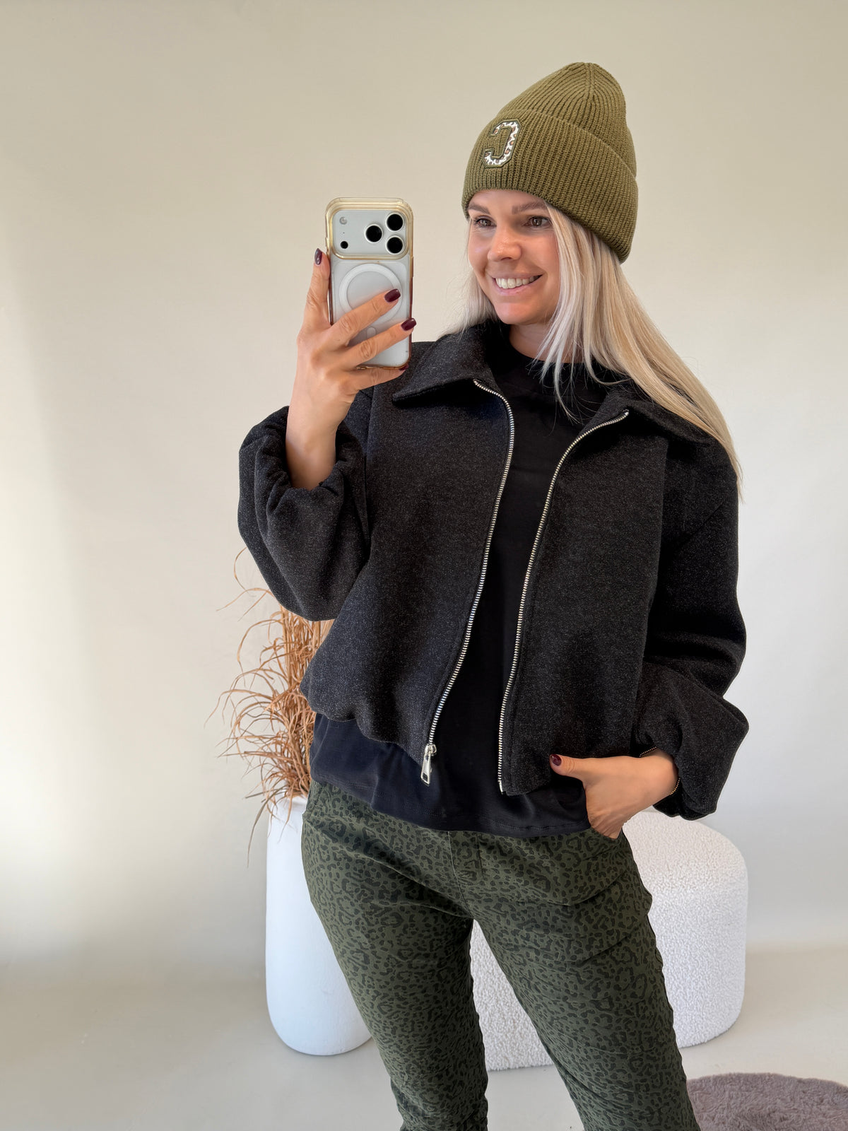Jacke in Schwarz  und in Schokobraun ( Ballon ) mit Kragen
