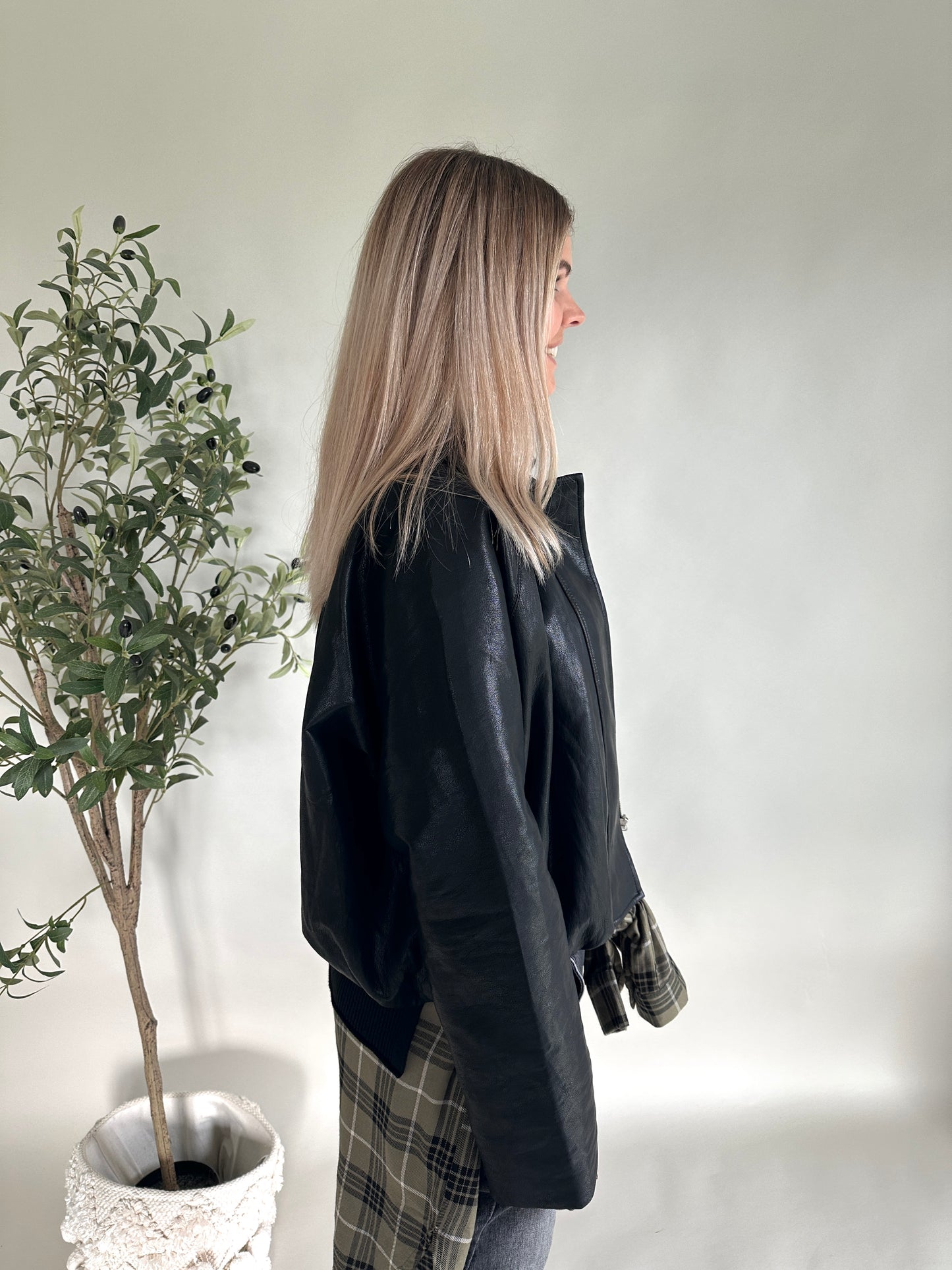 ballonjacke in schwarz ( kunstleder )