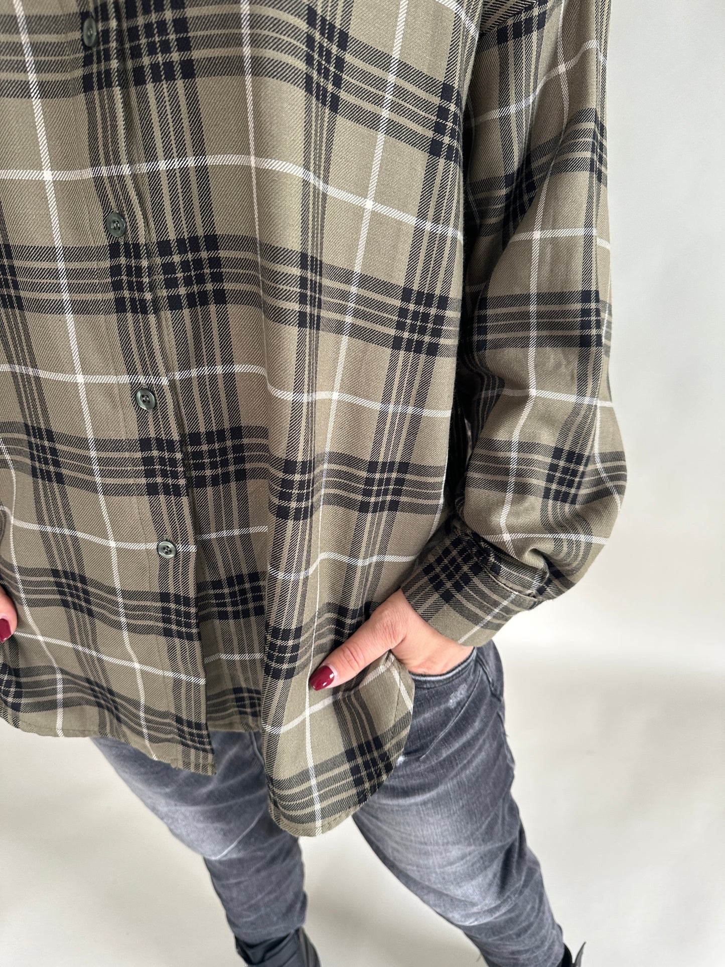 hemdbluse in olivgrün/ schwarz/ beige ( kariert )