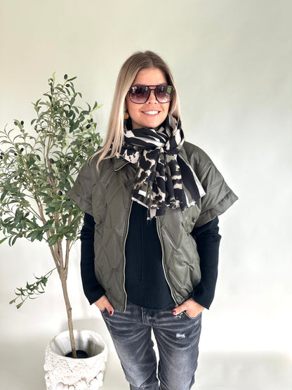 Steppweste mit Muster in Olivgrün ( kurzarm )