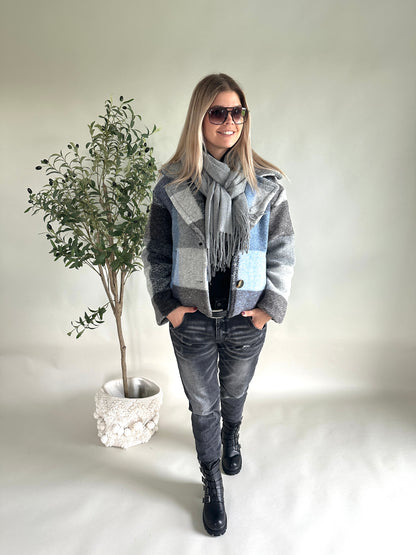 Schal in Grau mit Glitzersteinen und Fransen