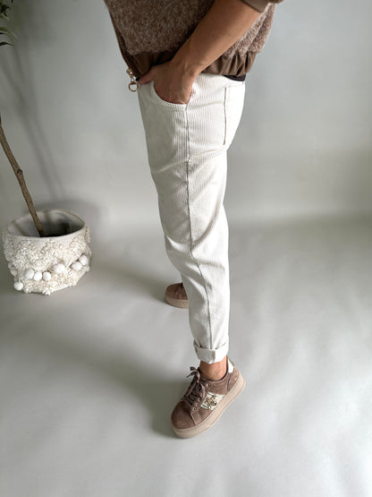 Hose in Wollweiß  mit Gürtel ( Cord )