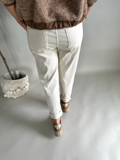 Hose in Wollweiß  mit Gürtel ( Cord )