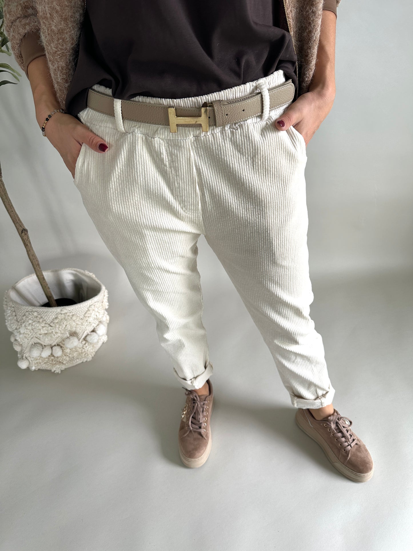 hose in wollweiß  mit gürtel ( cord )