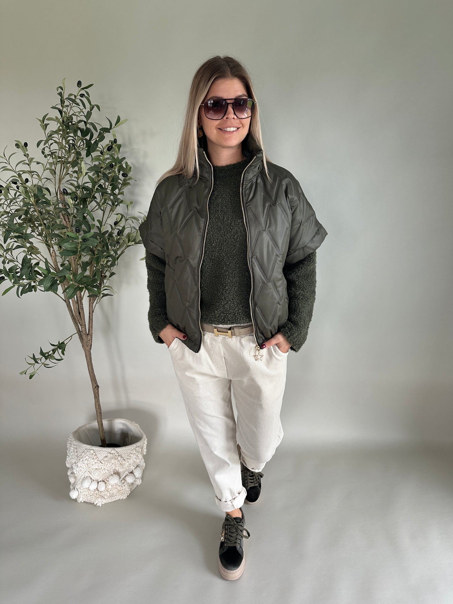 pullover in olivgrün