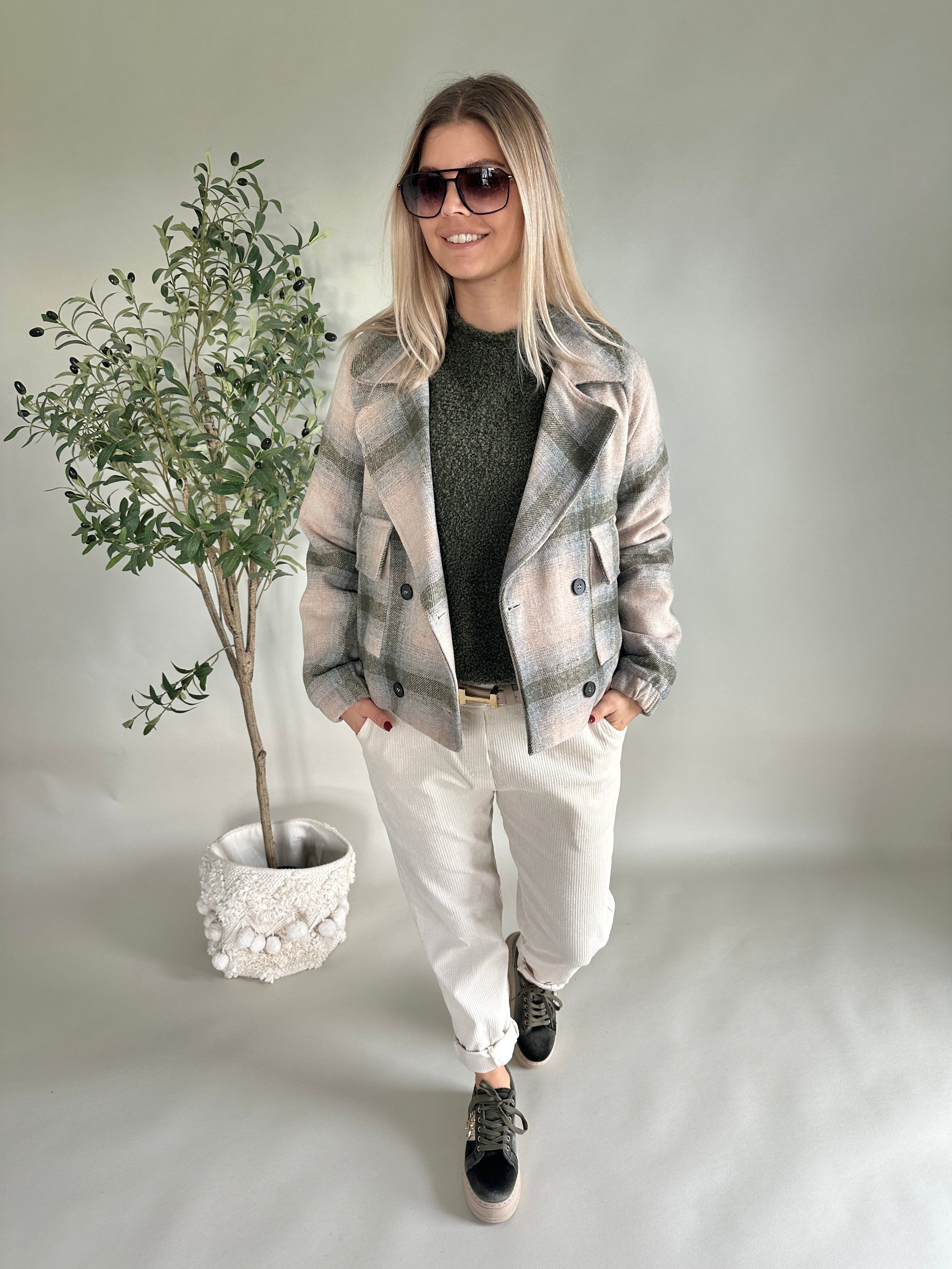 Jacke kariert in Olivgrün/Beige mit großen Taschen vorne