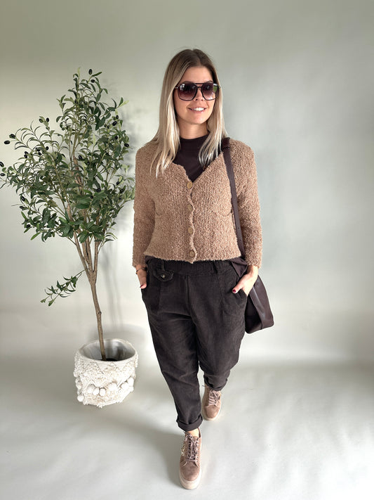 Strickjacke in Zimt vorne Taschen