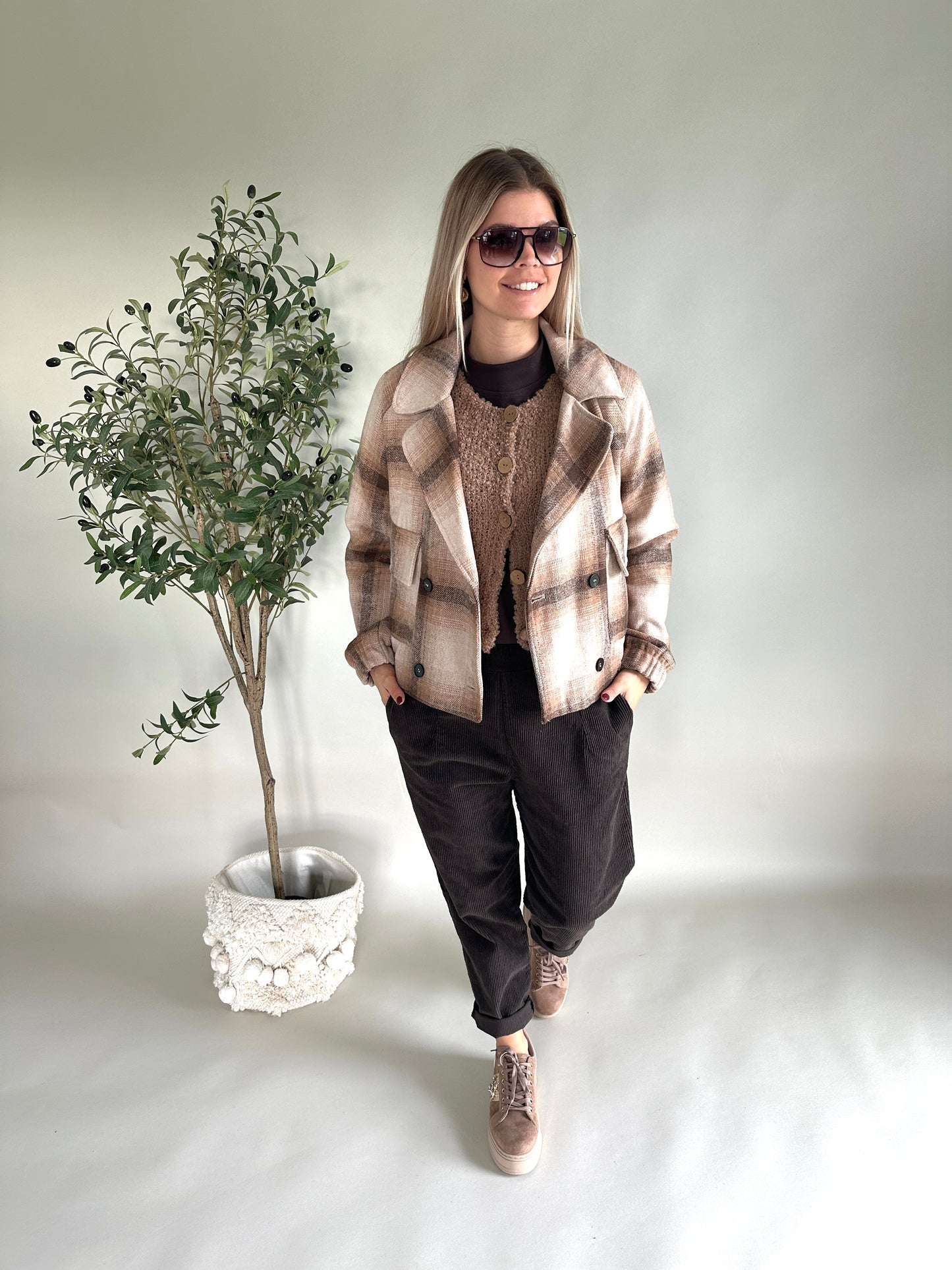 hose in schokobraun ( cord ) mit kleiner tasche vorne